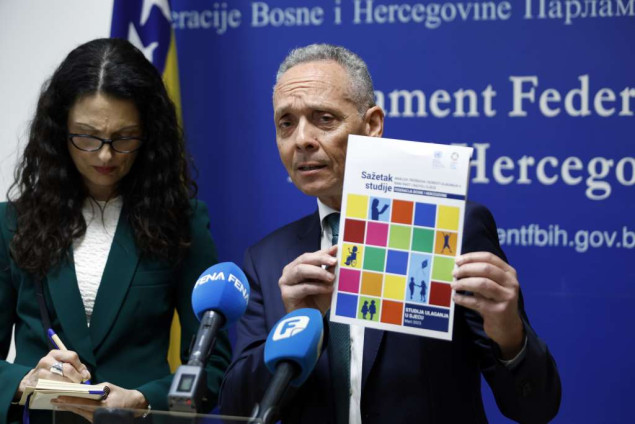 U Parlamentu FBiH otvorena rasprava o uvođenju univerzalnog dječijeg dodatka