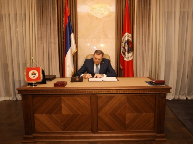 Dodik potpisao ukaze o proglašenju četiri zakona