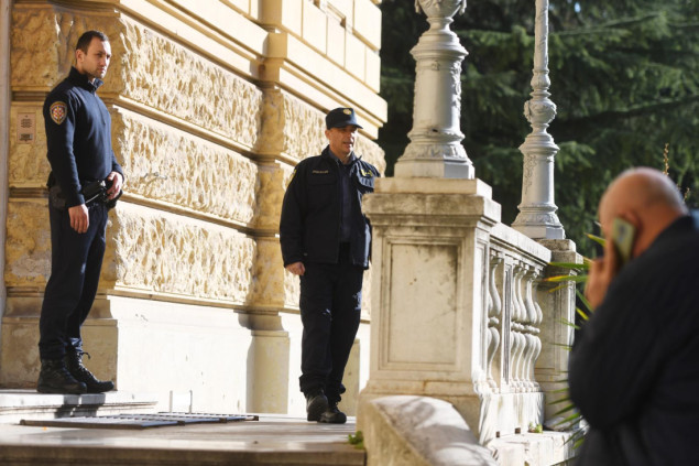 Sudovi u više gradova nastavili s radom, dojave o bombama i u trgovačkim centrima