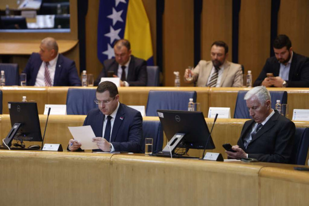 Dom naroda PSBiH usvojio dnevni red, počela rasprava o prijedlogu izmjena i dopuna Zakona o plaćama