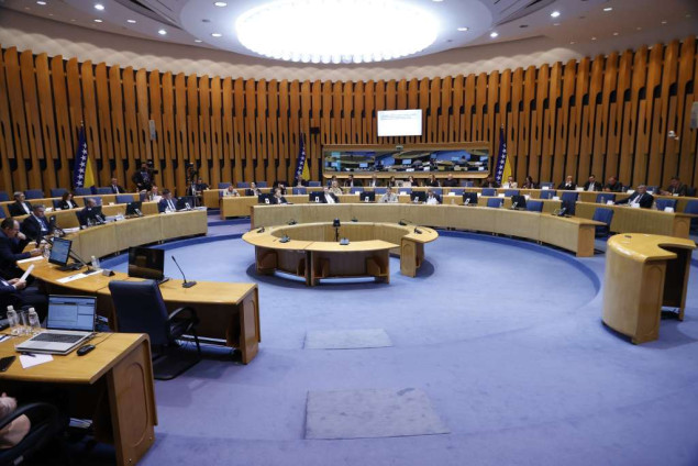 Delegati Doma naroda PSBiH sjednicu počeli odavanjem počasti Erdoanu Morankiću