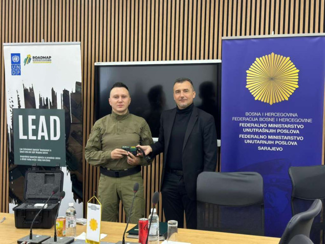 UNDP donirao Policijskoj akademiji FMUP-a uređaj za brzo otkrivanje nelegalnog oružja i narkotika