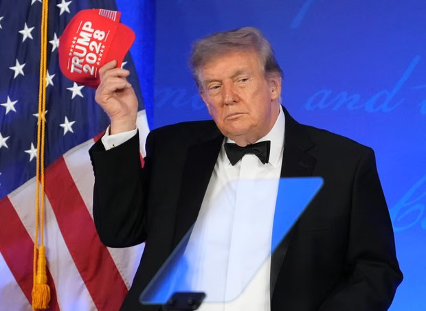 Od "lažnih vijesti" do priče o trećem mandatu: Trump održao kontroverzan govor na večeri dopisnika