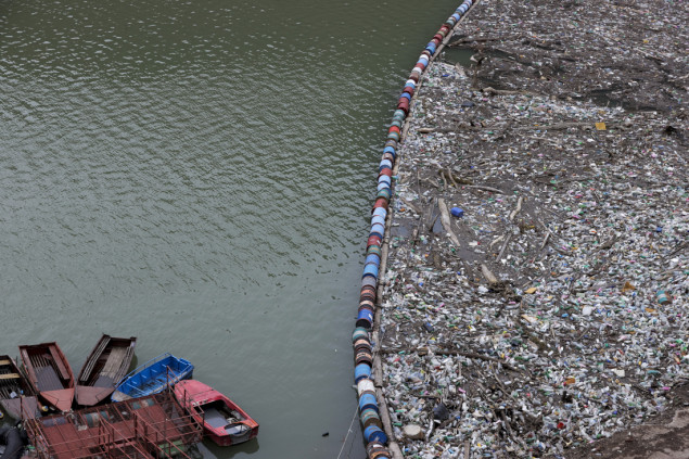 Ekološka katastrofa u Višegradu: Drina prekrivena hiljadama tona smeća