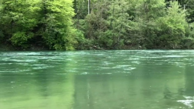 Prevrnuo se čamac sa migrantima na Drini, potraga za nestalima