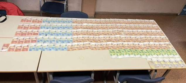 Na području Gračanice pronađeno vozilo sa drogom i većom količinom novca, uhapšena jedna osoba