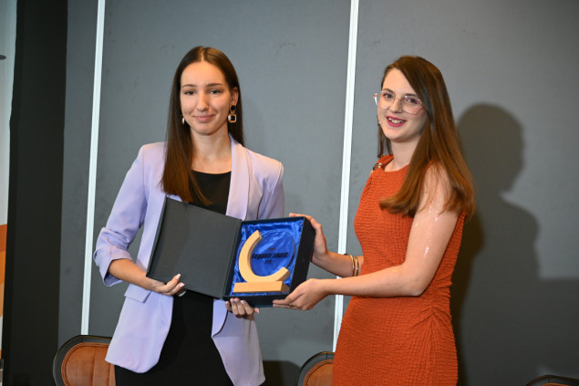 Protesti kao glas mladih: Druga regionalna nagrada dodijeljena Amini Bašić i Ani Adamović