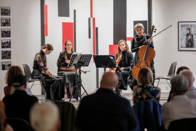 ‘Muzikom kroz izložbu’: Spoj vizuelne i muzičke umjetnosti prenio emocije i sjećanja