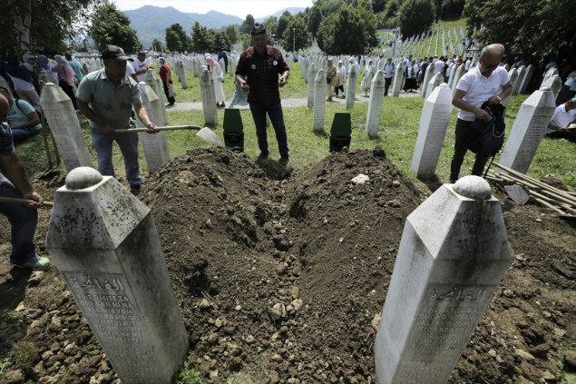 Otac i sin - Vejsil i Hasib Mujanović ukopani jedan pored drugog