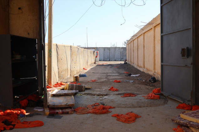 Sirijska vojska optužila kurdske snage da su omogućile bijeg hiljada ljudi povezanih sa IS-om