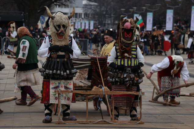 Pernik pod maskama: Festival koji čuva stare običaje