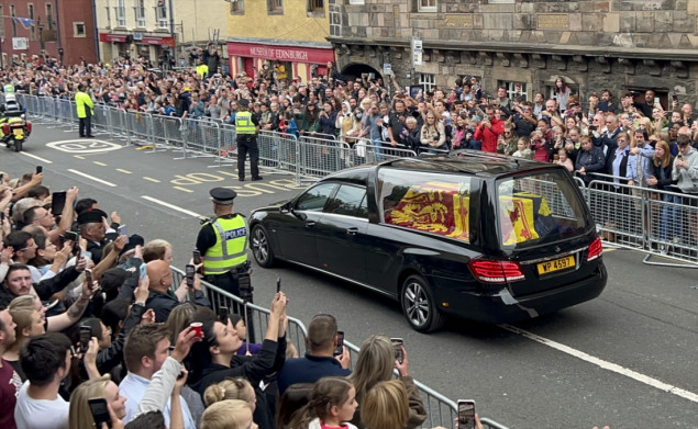 Povorka sa kovčegom Elizabethe Druge stigla u palatu u Edinburghu