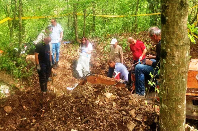 Završena ekshumacija u Prijedoru: Žrtvama ruke bile vezane kaiševima na leđima