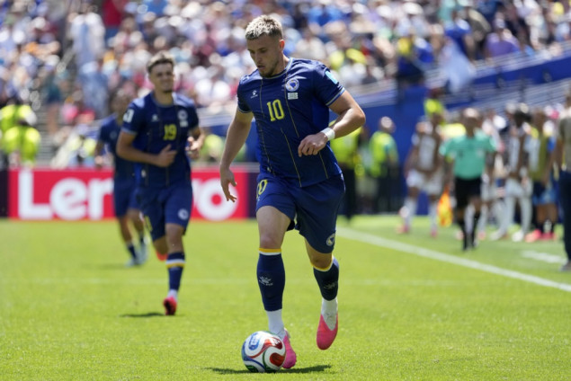 Fenerbahce demantovao navode o transferima Ermedina Demirovića i Rafaela Leaa