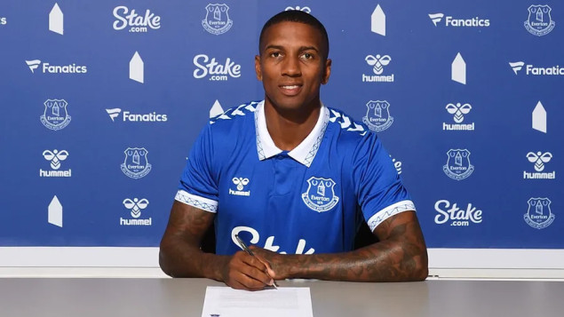 Young prvo pojačanje Evertona u ljetnom prijelaznom roku