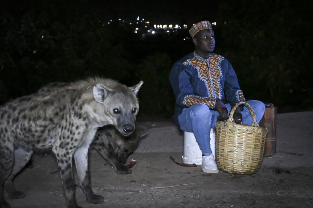 Etiopija gaji stoljetnu tradiciju suživota ljudi i hijena u gradu Hararu