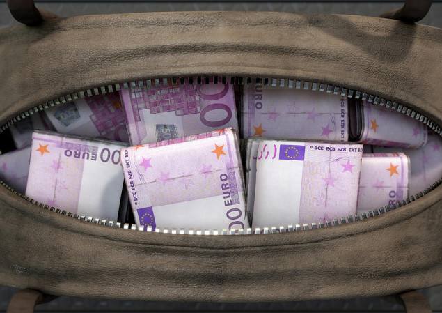 U torbi u prodavnici polovne robe u Belgiji pronađeno oko 23.000 eura