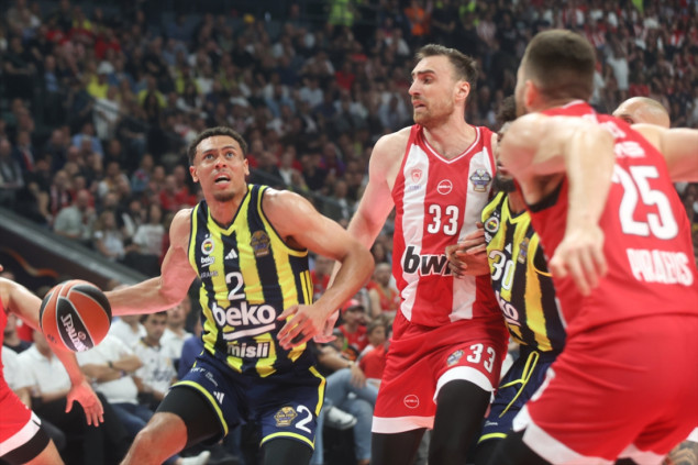 Košarkaši Olympiakosa pobijedili Fenerbahče i plasirali se u finale Final Foura Eurolige