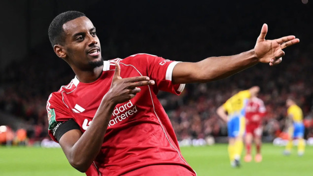 Strijelac rekorder na ispitu: Slot stavlja pritisak na Isaka pred Anfildom