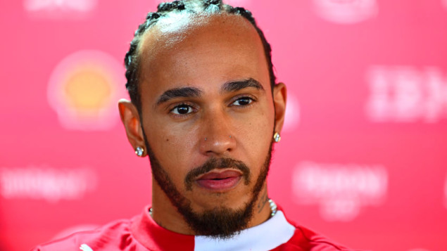 Hamilton lovi 12. Silverstone podij