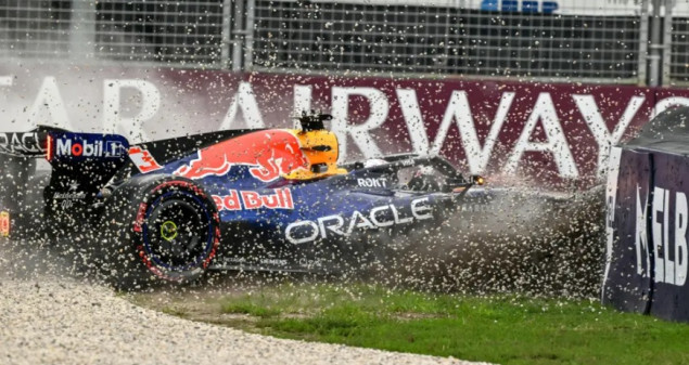 Russell pobijedio u kvalifikacijama, Verstappen slupao bolid