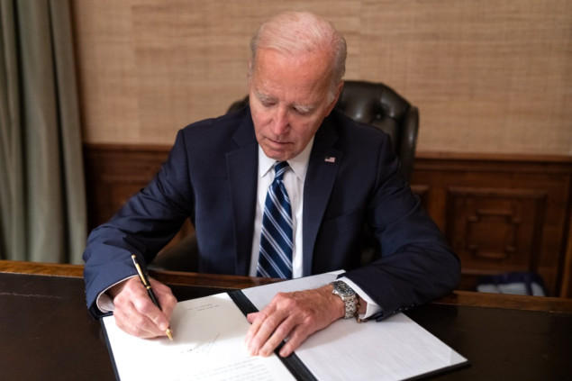 Biden potpisao Zakon o budžetu koji ne uključuje novu pomoć Ukrajini