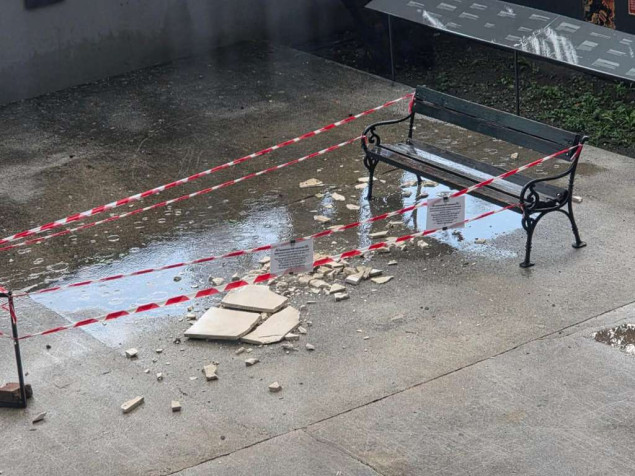 Sa zgrade Historijskog muzeja BiH otpale fasadne ploče, traže se hitne mjere zaštite objekta
