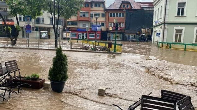 Jaka kiša izazvala poplave u šest mjesnih zajednica i samom centru Tešnja