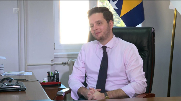 Uk podnio ostavku na poziciju premijera KS, otvoren put rekonstrukciji