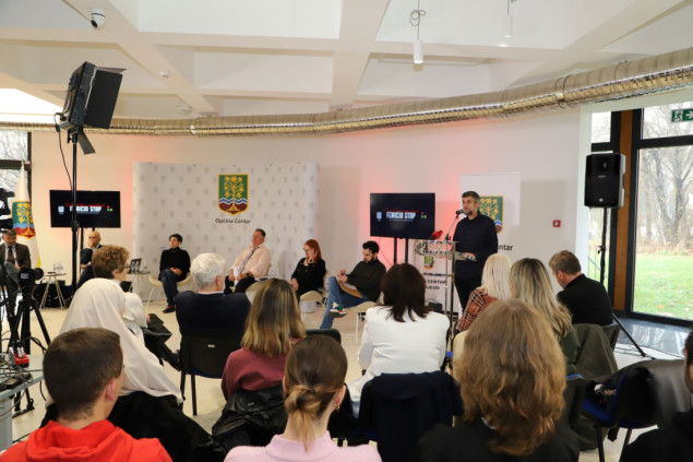 Održana panel diskusija i otvorena izložba "Femicid stop: Pogled kroz umjetnost"