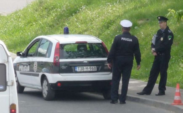 U slijetanju automobila povrijeđena dva mladića