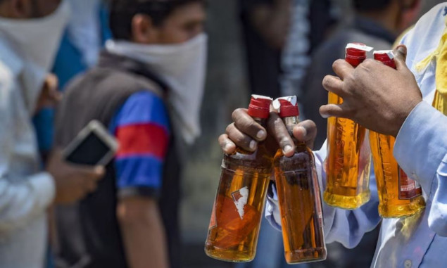 Četrnaest osoba umrlo u Indiji nakon ispijanja otrovnog pića