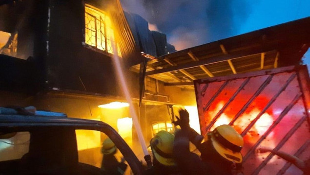 U požaru 15 poginulih, vatrogasci kasnili zbog poplava i pogrešne adrese