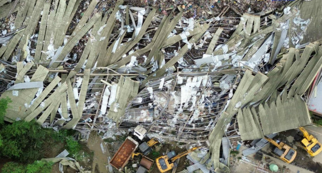 Jedna osoba poginula, desetine zarobljene nakon urušavanja ogromne deponije na Filipinima