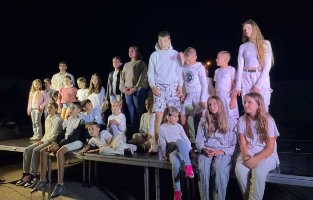 Uspješno završen 4. Ljetni kazališni kamp u župi Brajkovići, sudjelovalo 32 djece i mladih