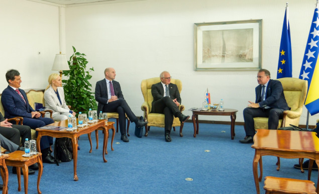 Nikšić – Vesić: Zajedničkim projektima do boljeg poslovnog ambijenta