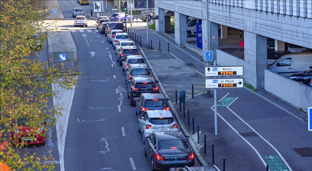 Oko 40 posto benzinskih pumpi u Parizu i okolini suočeno s nestašicom goriva