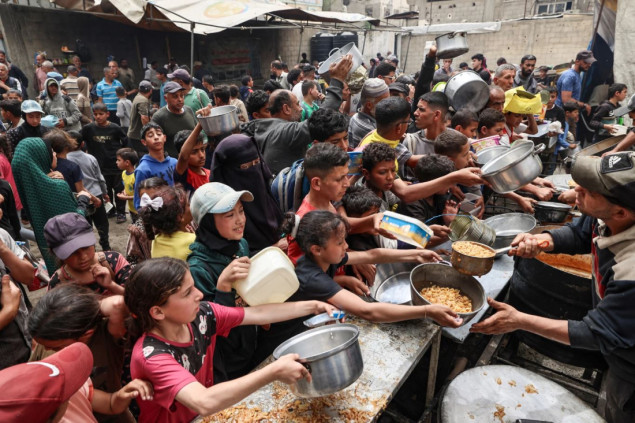 Palestinci u Gazi svakodnevno riskiraju živote u smrtonosnoj potrazi za hranom