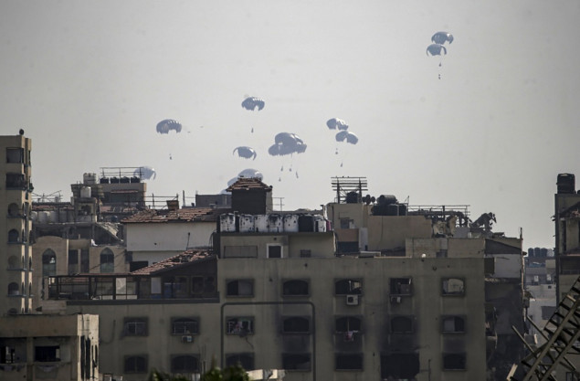 Humanitarna pomoć spuštena padobranima u Pojas Gaze