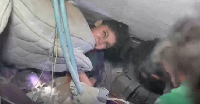 Snimak spašavanja palestinske djevojčice iz ruševina Gaze