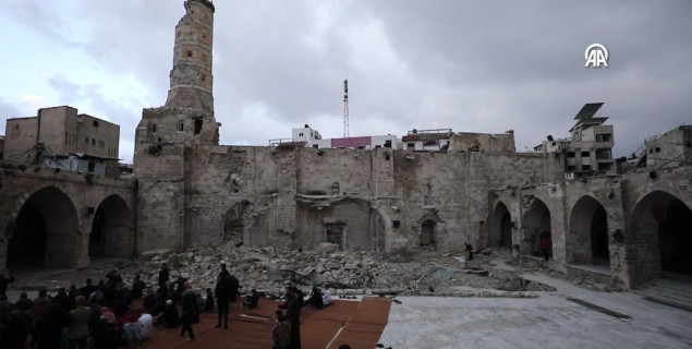 Bajram u Gazi: Palestinci klanjali u uništenoj džamiji
