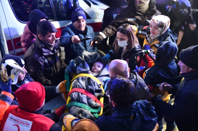 Blizanci spašeni ispod ruševina 40 sati nakon zemljotresa u Gaziantepu