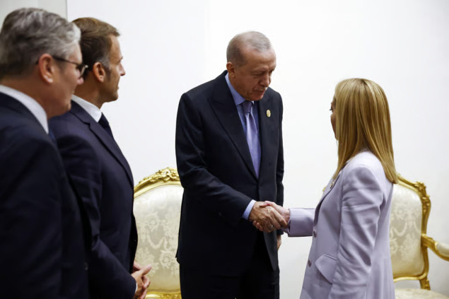 Erdogan želi da Meloni prestane pušiti, ali Macron misli da je to izgubljen slučaj