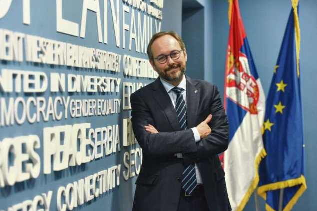 Giaufret: Ne postoji rok koji je dan Srbiji da uvede sankcije Rusiji