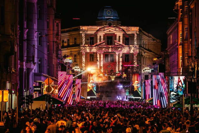 Posljednju noć SFF-a Titova ulica bila je najveći plesni podij u regiji