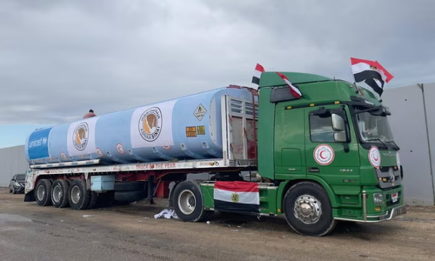 Cisterna sa gorivom ušla u Gazu prvi put od početka rata