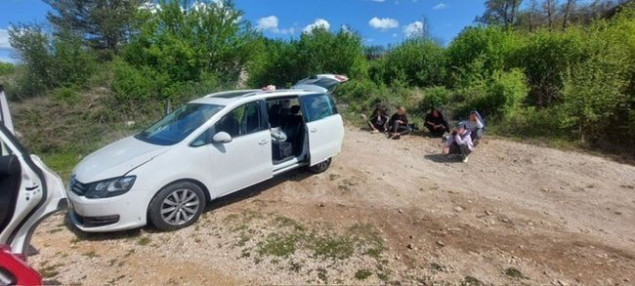 Državljani NR Kine lišeni slobode zbog krijumčarenja stranih državljana