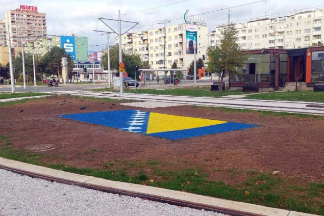 Tramvajski terminal na Čengić Vili ima svoj ukras - zastavu BiH od dekorativnog kamena