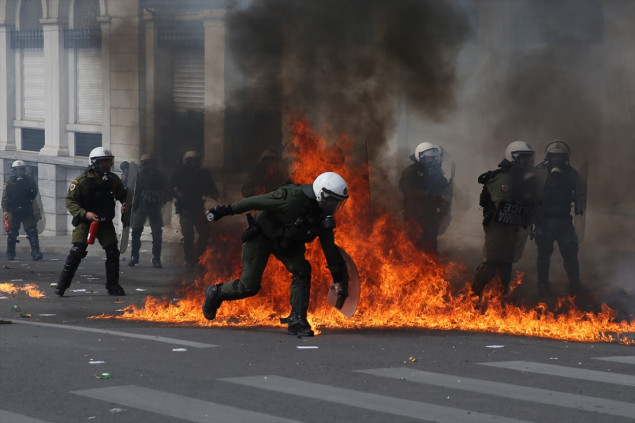 Grčka policija intervenisala na novim protestima zbog željezničke nesreće