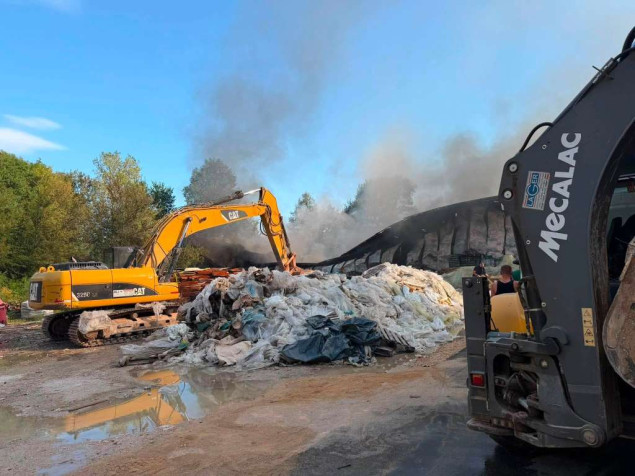 Ugašen požar u Grudama, krenula sanacija požarišta